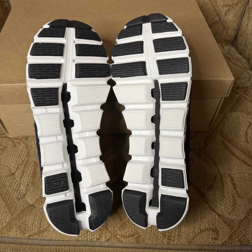 On Cloud 5 Women's Running Shoes Black White Size 8.5 Excellent! - Picture 9 of 9